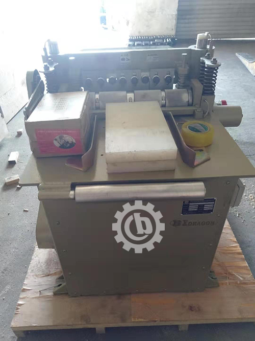 ice-cream-sticks-carved-cutting-machine