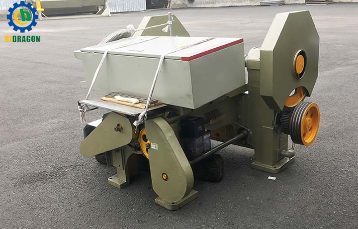 machine peeling wood veneer