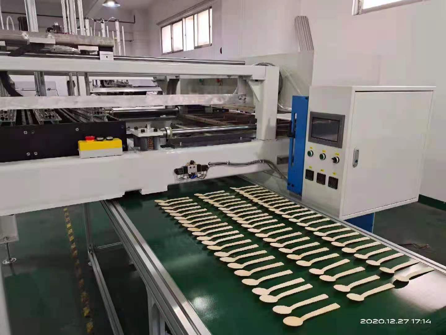 Automatisk ny modell av tr&auml;skedskedgaffelmaskin