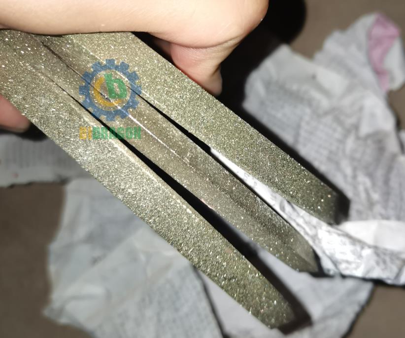 A grinding wheel piece for a nailing machine and a knife grinder